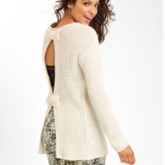 Bethany Mota Oversized Open Back Sweater W9 - Picture 1 of 6